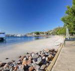 Banyan 14 Montevideo Parade spacious three bedroom pet friendly property with air con - Australia Accommodation