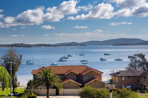 Aislinn 3 / 273 Corrie Parade Air Con Water Views BBQ - Australia Accommodation 0