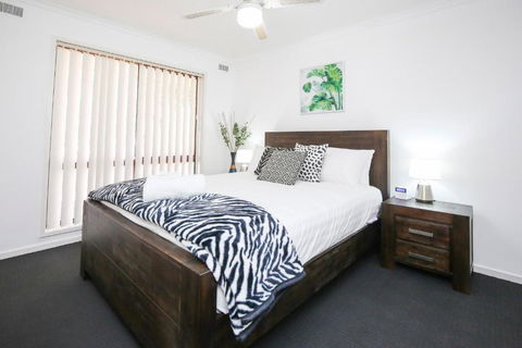 Allure Apartments Central - Australia Accommodation 1