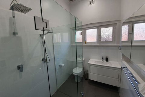 White Rocks - Australia Accommodation 2