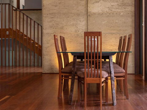 Dux Nutz - Australia Accommodation 2