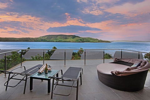 Yacht Club Villa 33 Serenity 4 Bedroom 4 Bathroom House Ocean Views 2 Buggies - Australia Accommodation 3