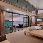 Yacht Club Villa 33 Serenity 4 Bedroom 4 Bathroom House Ocean Views 2 Buggies - Australia Accommodation 0