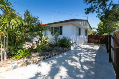 Charming Beach House - Australia Accommodation 4