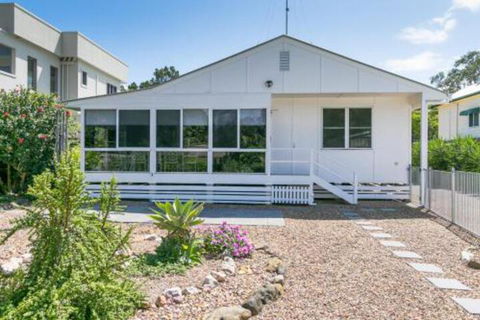 Charming Home By The Sea - Australia Accommodation 7