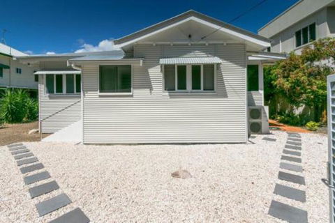 Charming Home By The Sea - Australia Accommodation 4