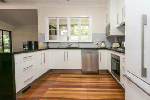 Charming Home By The Sea - Australia Accommodation 2