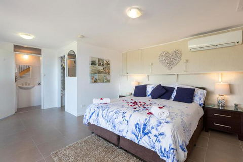 Absolute Oceanfront Cottage - Australia Accommodation 2