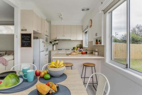 A Wave From It All - Australia Accommodation 6