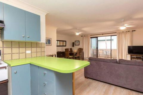 Apartment With Inground Pool - Australia Accommodation 6