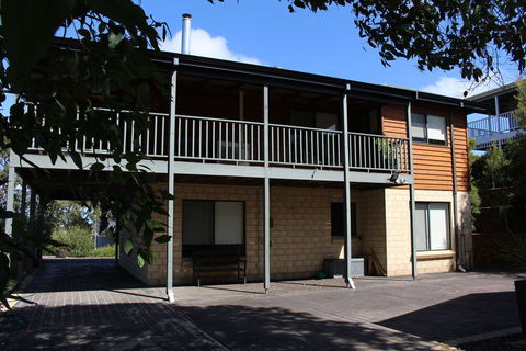 Waterside View - Australia Accommodation 0