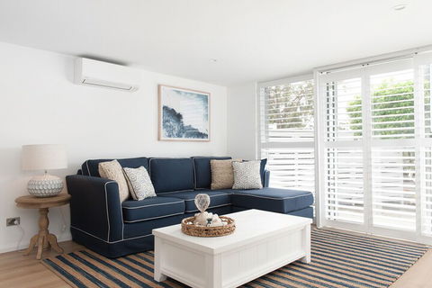 Arabella Stylish Seaside Sanctuary With Views - Australia Accommodation 2