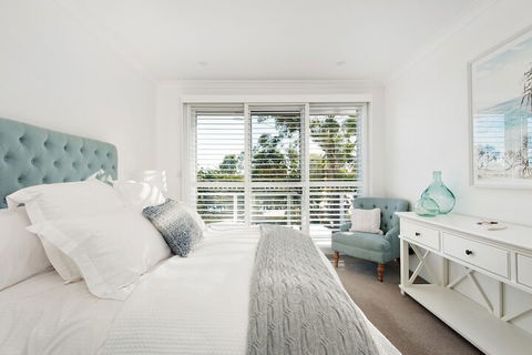 Arabella Stylish Seaside Sanctuary With Views - Australia Accommodation 5