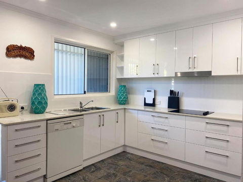 Woorim Secluded Palms Cottage - Australia Accommodation 2