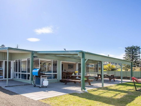 Antonios Paradise Spectacular Views Over Warrain Beach - Australia Accommodation 6