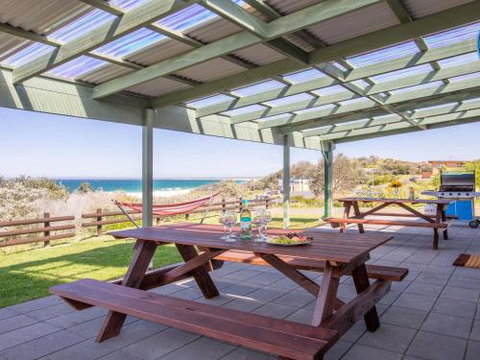Antonios Paradise Spectacular Views Over Warrain Beach - Australia Accommodation 3