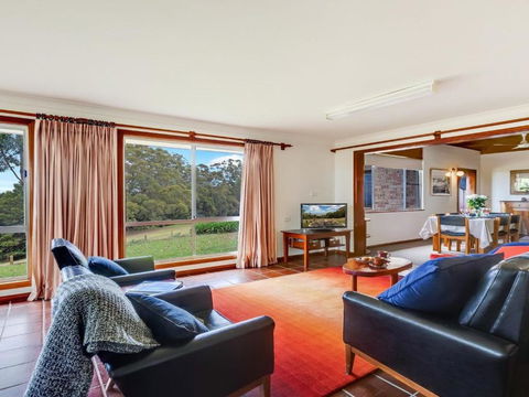 Captains Lookout Elevated Ocean Views Rural Stay - Australia Accommodation 3
