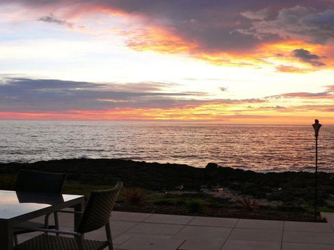 Joness Beach House Perfect Location With Views! - Australia Accommodation 4