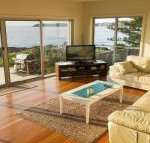 Joness Beach House perfect location with views - Australia Accommodation