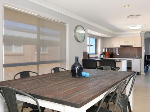 Sunset Over Neptune Pet Friendly 5 Min To Beach - Australia Accommodation 1