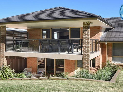 Sunset Over Neptune Pet Friendly 5 Min To Beach - Australia Accommodation 5