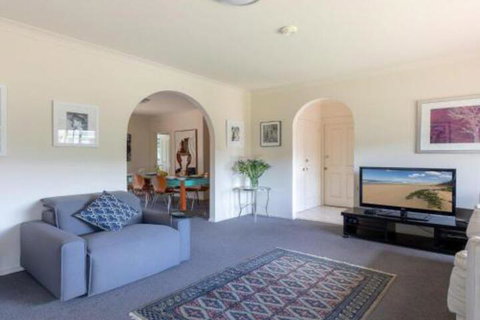 Walling Clifton Gardens Backing Onto Golf Course - Australia Accommodation 5