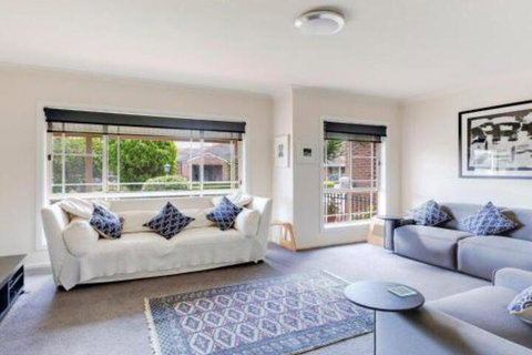 Walling Clifton Gardens Backing Onto Golf Course - Australia Accommodation 0