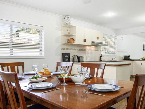 Whispering Waves Relaxing Beach House - Australia Accommodation 3