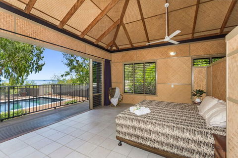 Absolute Beachfront - Australia Accommodation 4