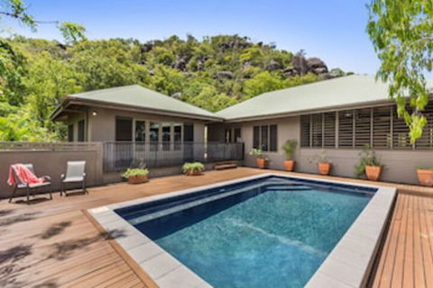 Absolute Beachfront - Australia Accommodation 0