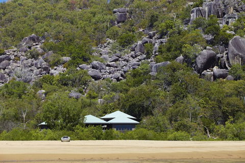 Absolute Beachfront - Australia Accommodation 1