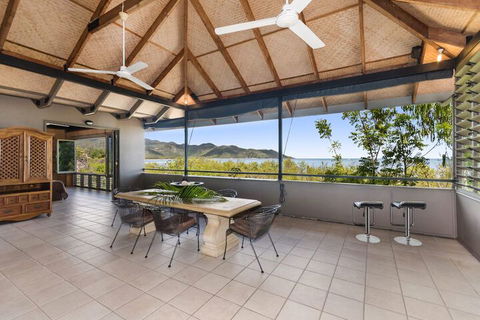 Absolute Beachfront - Australia Accommodation 5