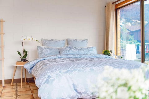 Vintage Cuddle Guest House - Australia Accommodation 1
