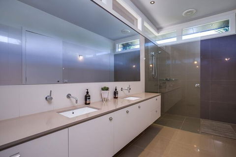 Kalina Retreat Tennis & Pool - Australia Accommodation 3