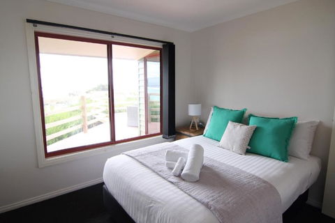 DOLPHIN LOOKOUT COTTAGE Amazing Views Of The Bay Of Fires - Australia Accommodation 5