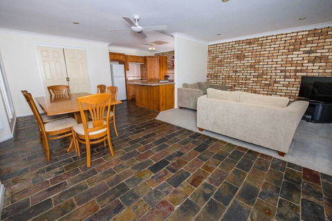 Whitesands Road Unit 2 / 12 - Australia Accommodation 7