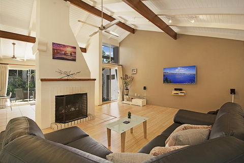 Tropical 5 Bedroom Family Getaway In Noosa Heads - Australia Accommodation 6