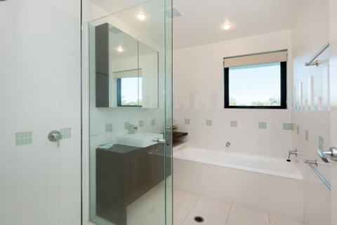 Stylish Beach Side Apartment Unit 5 33 Lorikeet Drive - Australia Accommodation 2