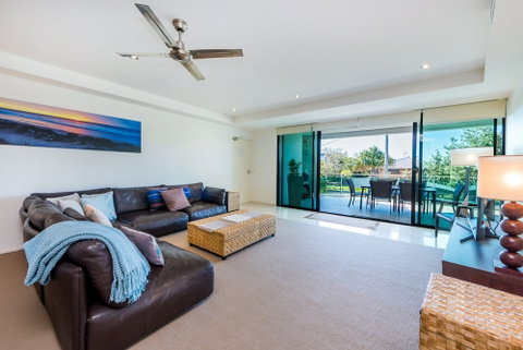 Stylish Beach Side Apartment Unit 5 33 Lorikeet Drive - Australia Accommodation 5