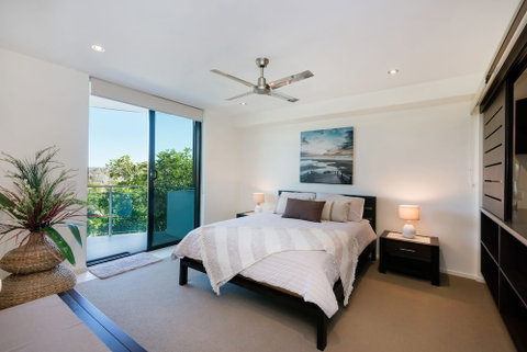 Stylish Beach Side Apartment Unit 5 33 Lorikeet Drive - Australia Accommodation 1