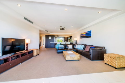 Stylish Beach Side Apartment Unit 5 33 Lorikeet Drive - Australia Accommodation 4