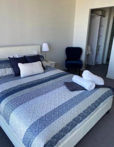LOCATION LOCATION CITY VIEWS NETFLIX WIFI WINE - Australia Accommodation 6