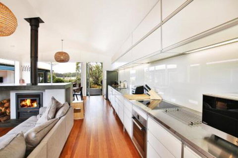 Ayana Beach House Pet Friendly Opposite Beach - Australia Accommodation 5