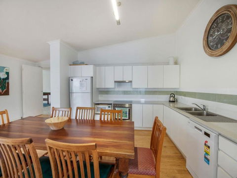 Tallwood Ave 77 Mollymook - Australia Accommodation 2