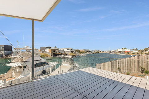 Anchored Access To The Gippsland Lakes - Australia Accommodation 6