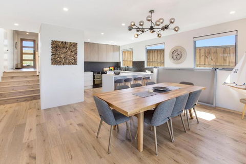 Anchored Access To The Gippsland Lakes - Australia Accommodation 2