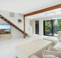 Cool Coastal Chic Noosaville - Australia Accommodation