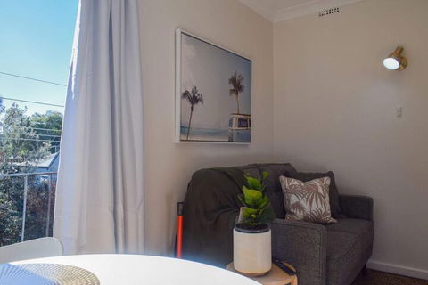 Sun-drenched 1 Bed Studio Apartment In Newtown - Australia Accommodation 6