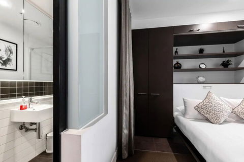 Modern Studio In Heart Of Lively Chapel Street - Australia Accommodation 3