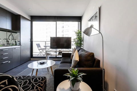Modern Studio In Heart Of Lively Chapel Street - Australia Accommodation 4